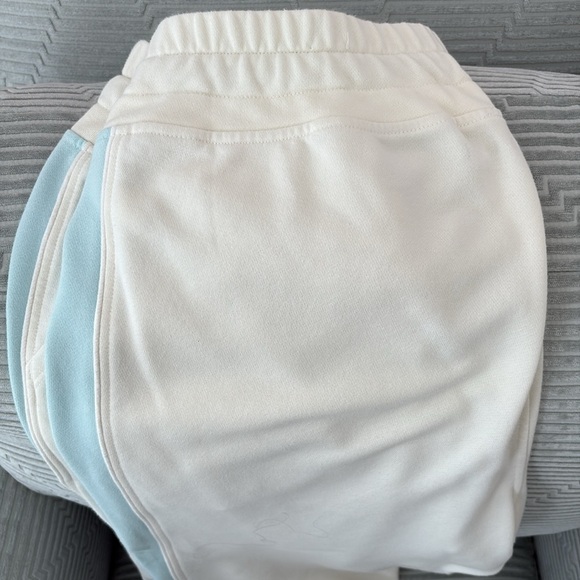 Lane Bryant Cream/Ivory & Light Blue Cropped Joggers w/Front Pockets. Size 14/16 - Picture 5 of 10